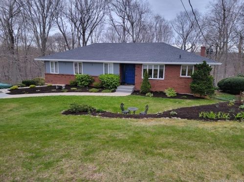 131 Parsonage Hill Rd, Northford, CT 06472-1446
