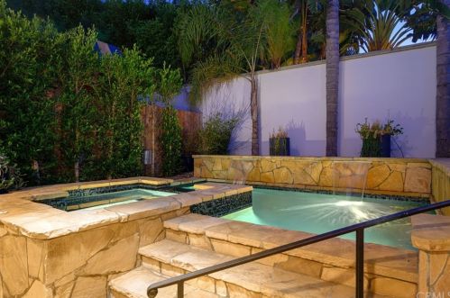 513 Dianthus St, Manhattan Beach CA  90266-6720 exterior