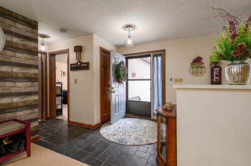 27 River St, Belmont, NH 03220-3931