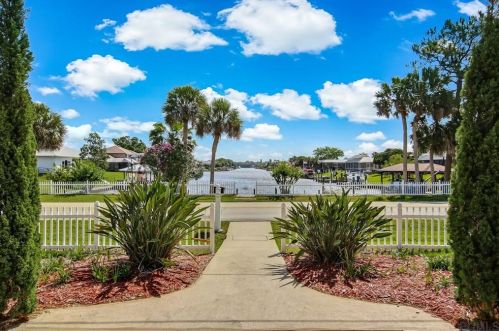 35 Cimmaron Dr, Palm Coast, FL 32137-8981