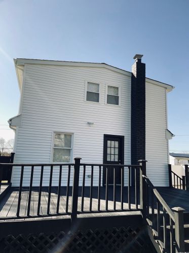 135 Westchester Ave, Babylon NY  11704-2827 exterior