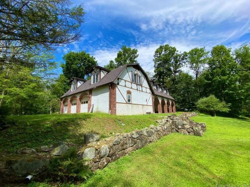 84 Jackson Rd, West Woods, CT 06069-2138