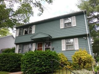 11 Earl St, Norwalk, CT 06854-4006