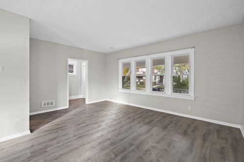 3053 40th St, Milwaukee, WI 53210-1836