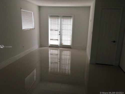 7898 173rd St, Hialeah FL  33015-3855 exterior