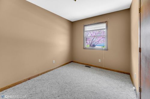 2302 Shaker Dr, Valpo IN  46383-3249 exterior