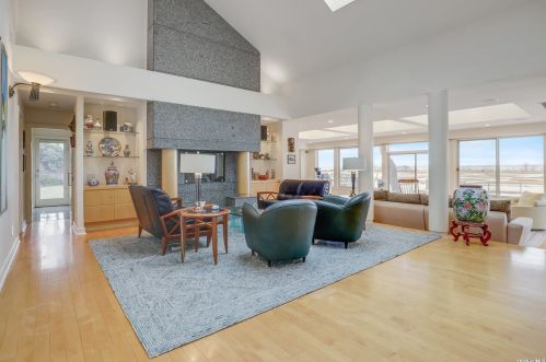 15 Watersedge Ct, Matinecock, NY 11560-1126