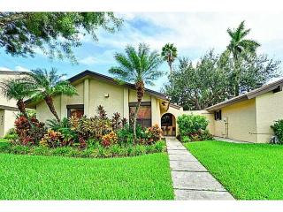9042 132nd Ln, Miami, FL 33176-5825