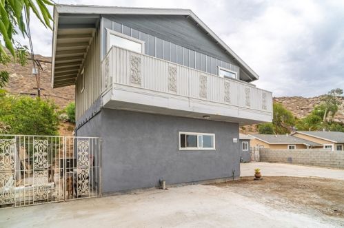 5887 Paramount Dr, Riverside CA 92509-0806 exterior