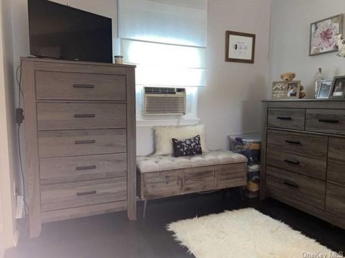 28 Larch Ct, Fishkill NY  12524-2627 exterior