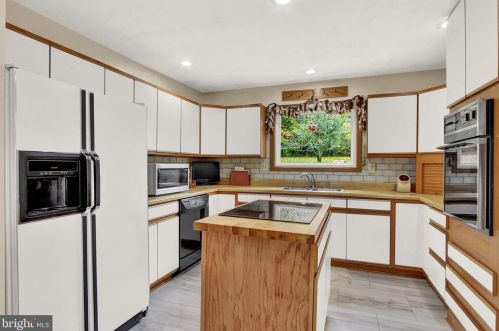 2850 Cape Horn Rd, Red Lion PA  17356-9065 exterior