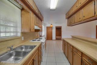 2255 Lucas Dr, Beaumont TX  77703-1118 exterior