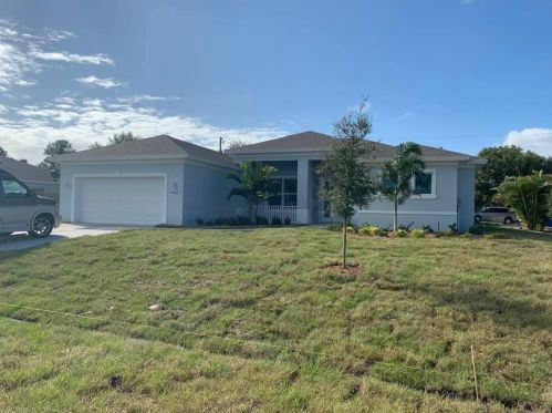 2209 Elmwood Ave, Fort Pierce, FL 34953-2784