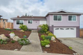 1305 Yosemite St, Seaside CA  93955-5634 exterior