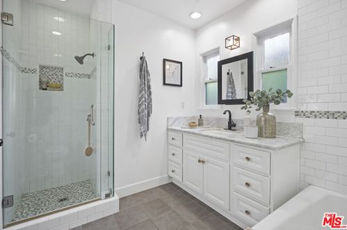 12202 Hartsook St, North Hollywood CA  91601-3961 exterior