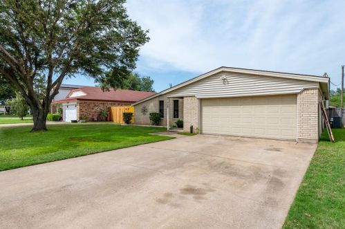 1929 Creek Wood Ct, Irving, TX 75060-6747