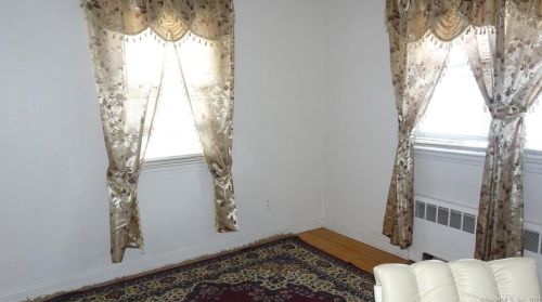 30 Duval St, Manchester CT 06042-2816 exterior