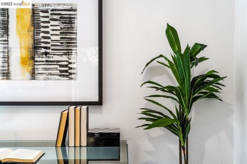 5857 Ascot Dr, Oakland CA 94611-1711 exterior