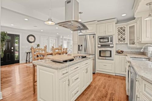 26 Bonheur Rd, Bridgeport CT  06611-3404 exterior