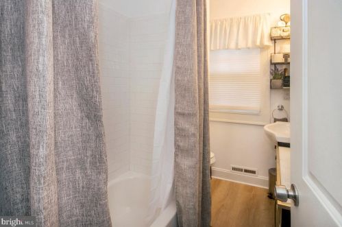 221 Kings Hwy, Camden NJ  08106-1616 exterior