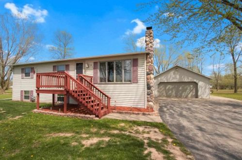 810 Lilly Rd, Little Suamico, WI 54141-8750