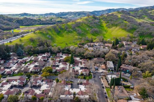 101 Fairoaks Dr, Vacaville CA  95688-5319 exterior