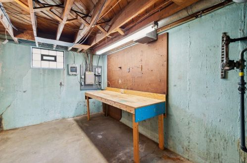 323 Swan Cir, Covington KY  41018-1937 exterior