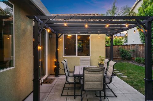 3013 Stonecrop Dr, Oakley, CA 94561-2499