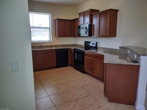 1818 22nd St, Cape Coral, FL 33909-4720