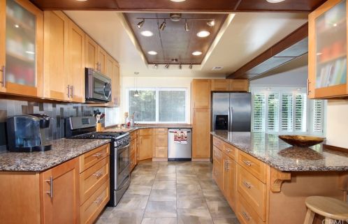 206 Wisteria Ct, Santa Maria CA  93455-3417 exterior