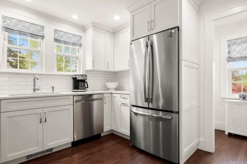 20 Hazelton Dr, White Plains NY  10605-3818 exterior