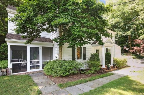 10 Turner Dr, Chappaqua, NY 10514-1110