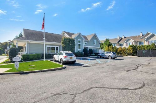 77 Genevieve Ct, Amityville, NY 11701-1554