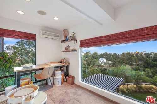 21629 Saddle Peak Rd, Topanga CA  90290-3415 exterior