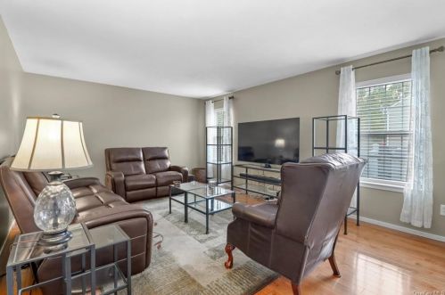 7 Woodfield Dr, Washingtonville NY  10992-1149 exterior