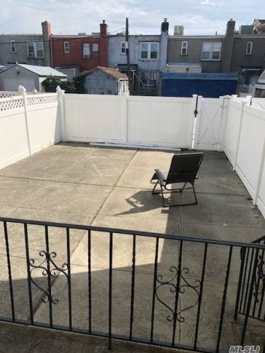 21-69 37th St, Long Island City, NY 11105-1118