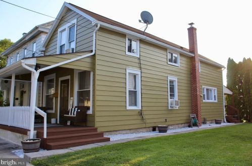 142 Market St, Mount Joy PA  17552-1306 exterior