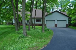566 Highland Dr, Waupaca, WI 54981-1711