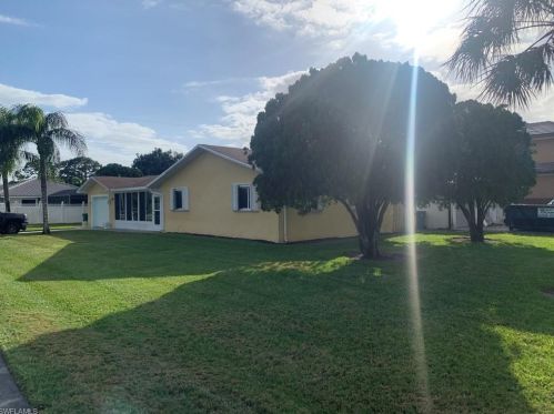 596 95th Ave, Naples FL  34108-2453 exterior
