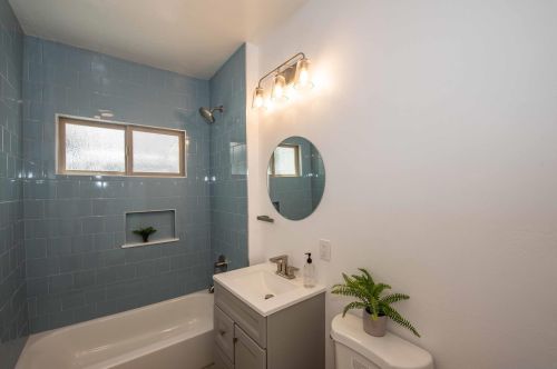 1704 Ebers St, San Diego CA  92107-3504 exterior