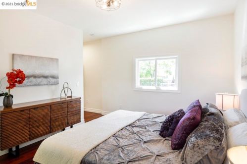 1790 Goss St, Oakland CA 94607-1165 exterior