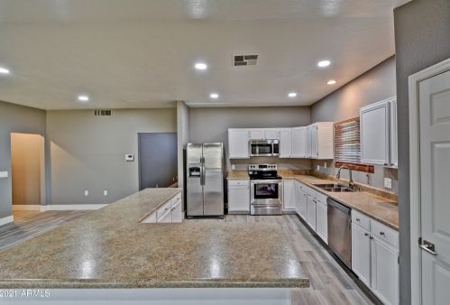7858 Peppertree Ln, Glendale, AZ 85303-2902