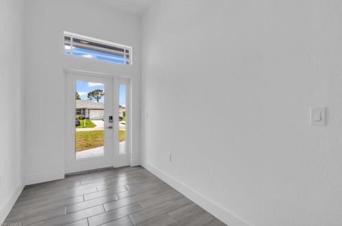 2812 13th St, Lehigh Acres, FL 33976-3033