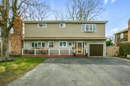 401 Asharoken Blvd, Bayshore, NY 11706-6307