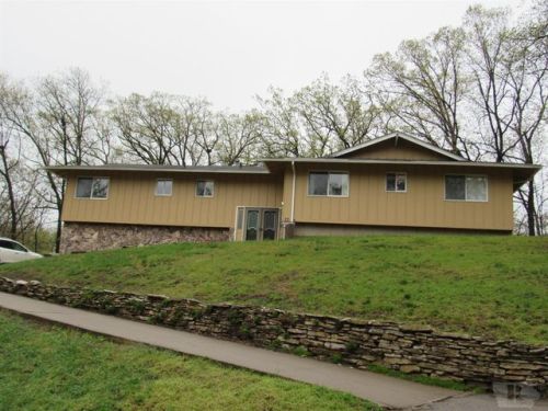 77 Woodshire Dr, Cliffland, IA 52501-1357