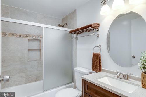 2308 Whitetail Ct, Herndon VA  20191-3018 exterior