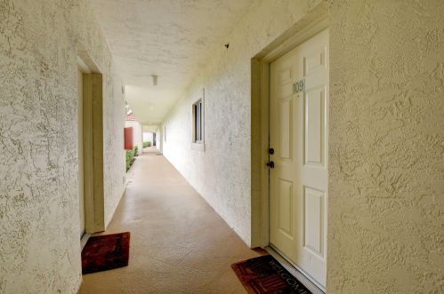 2105 Lavers Cir, Delray Beach, FL 33444-7606