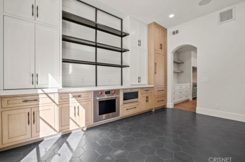 25682 Oak Meadow Dr, Santa Clarita CA  91381-0762 exterior