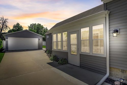 1307 Neenah St, Watertown, WI 53094-6520