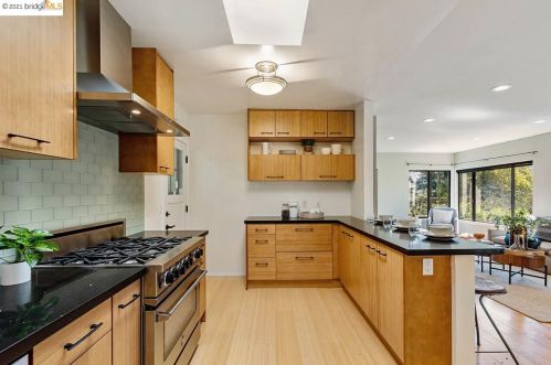 6730 Heartwood Dr, Oakland CA  94611-2337 exterior